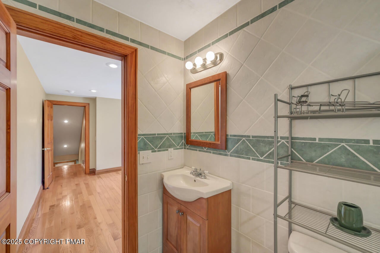 Greentown, Pennsylvania, 18426, United States, 11 Bedrooms Bedrooms, ,10 BathroomsBathrooms,Residential,Active,1963277