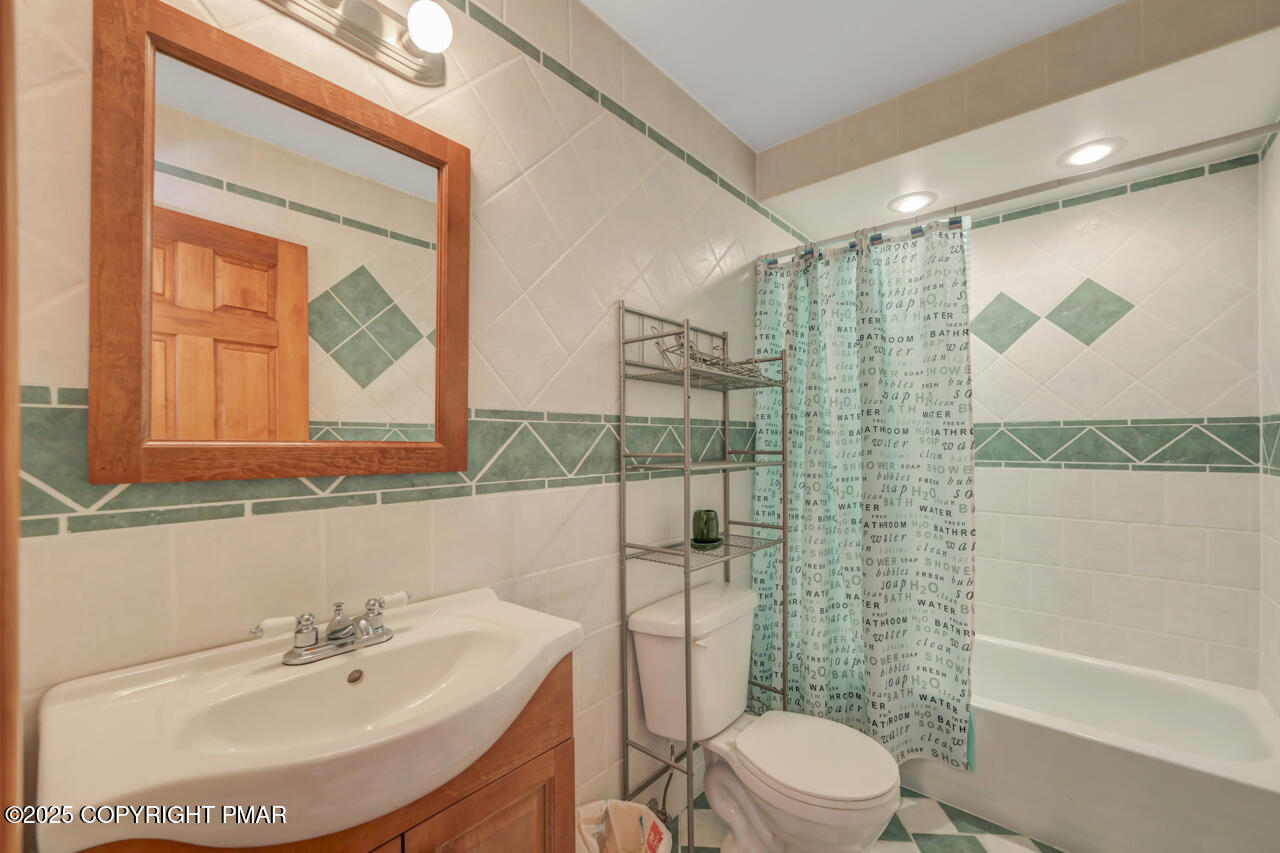 Greentown, Pennsylvania, 18426, United States, 11 Bedrooms Bedrooms, ,10 BathroomsBathrooms,Residential,Active,1963277