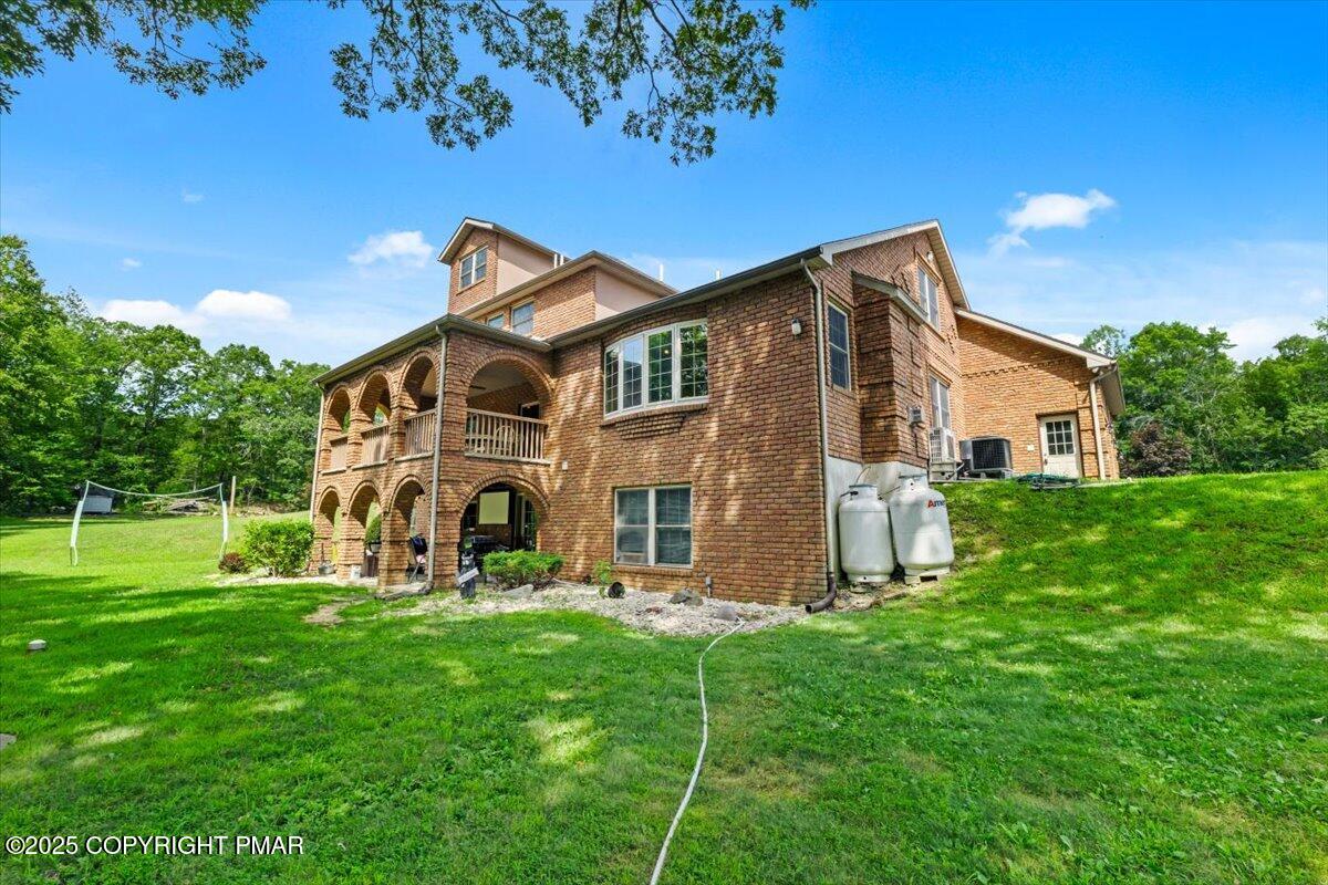 East Stroudsburg, Pennsylvania, 18302, United States, 7 Bedrooms Bedrooms, ,7 BathroomsBathrooms,Residential,Active,1905116