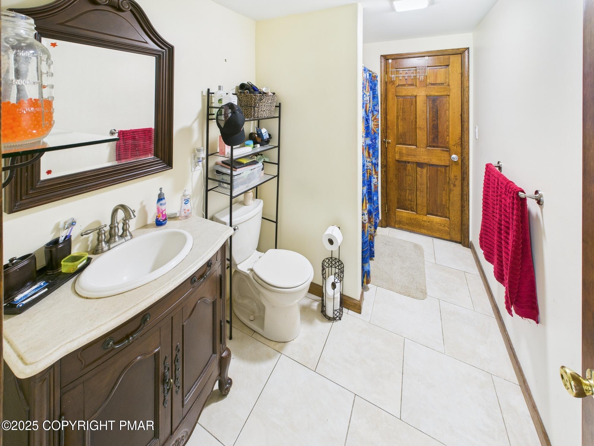 East Stroudsburg, Pennsylvania, 18302, United States, 7 Bedrooms Bedrooms, ,7 BathroomsBathrooms,Residential,Active,1905116