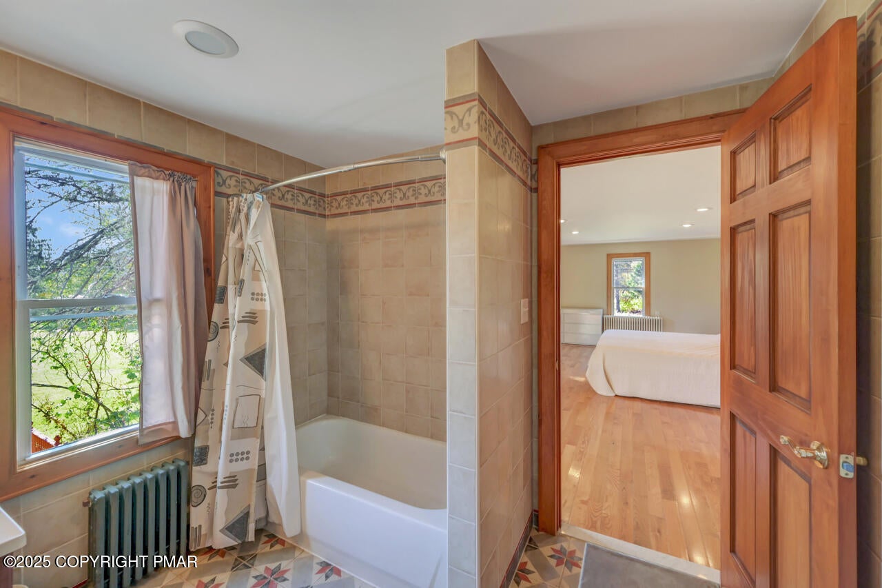 Greentown, Pennsylvania, 18426, United States, 11 Bedrooms Bedrooms, ,10 BathroomsBathrooms,Residential,Active,1963277