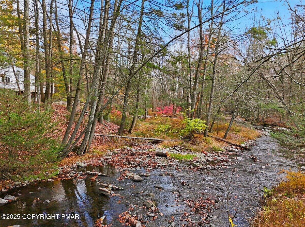 Stroudsburg, Pennsylvania, 18360, United States, 6 Bedrooms Bedrooms, ,6 BathroomsBathrooms,Residential,Active,1988438