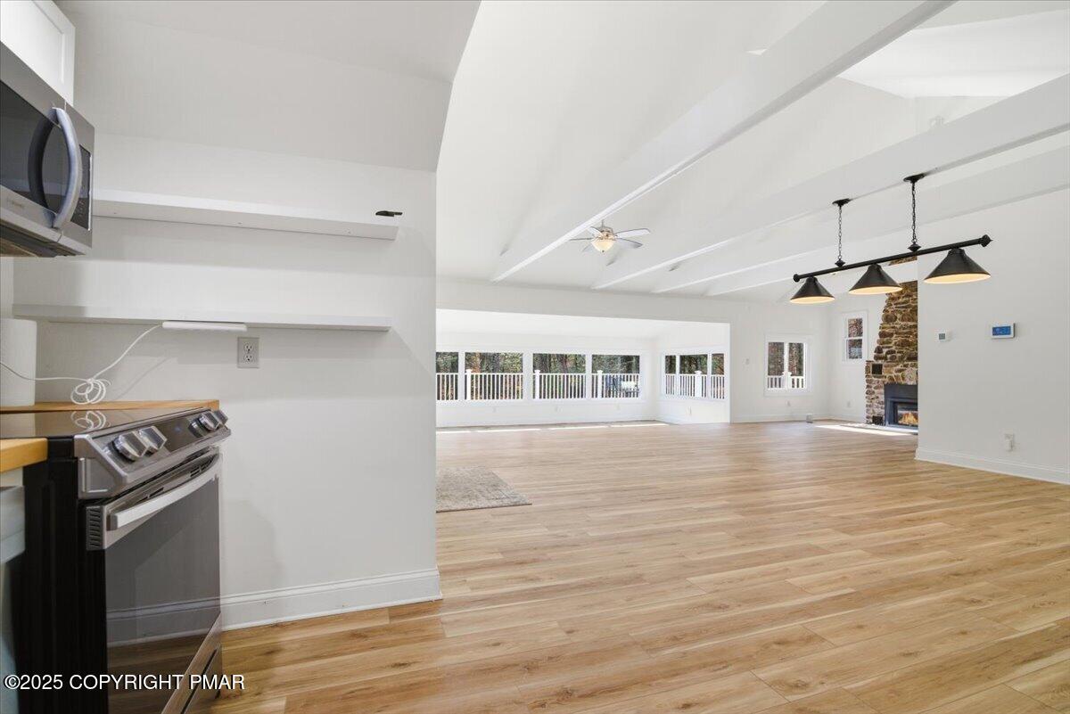 Stroudsburg, Pennsylvania, 18360, United States, 6 Bedrooms Bedrooms, ,6 BathroomsBathrooms,Residential,Active,1988438