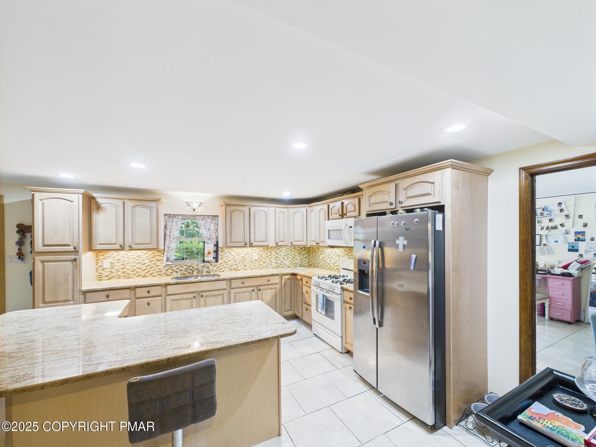 East Stroudsburg, Pennsylvania, 18302, United States, 7 Bedrooms Bedrooms, ,7 BathroomsBathrooms,Residential,Active,1905116