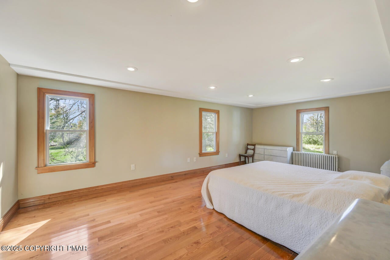 Greentown, Pennsylvania, 18426, United States, 11 Bedrooms Bedrooms, ,10 BathroomsBathrooms,Residential,Active,1963277