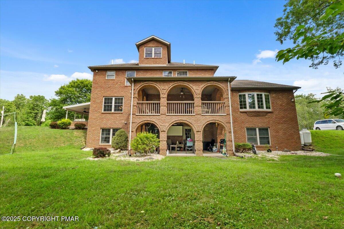 East Stroudsburg, Pennsylvania, 18302, United States, 7 Bedrooms Bedrooms, ,7 BathroomsBathrooms,Residential,Active,1905116