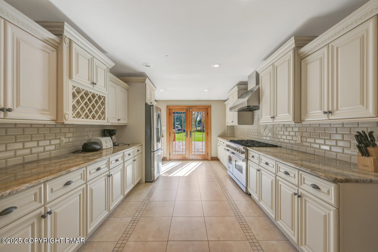 Greentown, Pennsylvania, 18426, United States, 11 Bedrooms Bedrooms, ,10 BathroomsBathrooms,Residential,Active,1963277