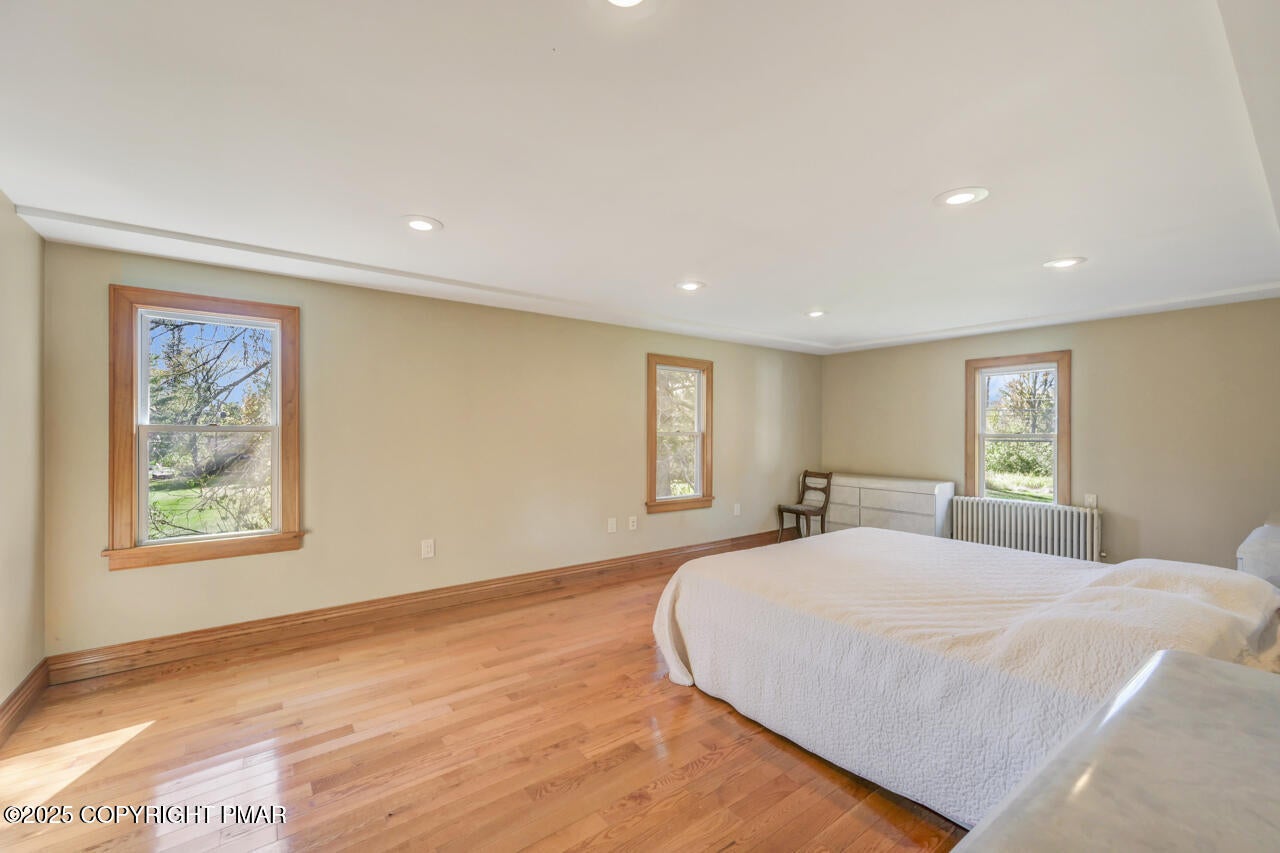 Greentown, Pennsylvania, 18426, United States, 11 Bedrooms Bedrooms, ,10 BathroomsBathrooms,Residential,Active,1963277