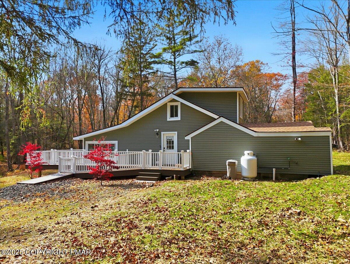 Stroudsburg, Pennsylvania, 18360, United States, 6 Bedrooms Bedrooms, ,6 BathroomsBathrooms,Residential,Active,1988438