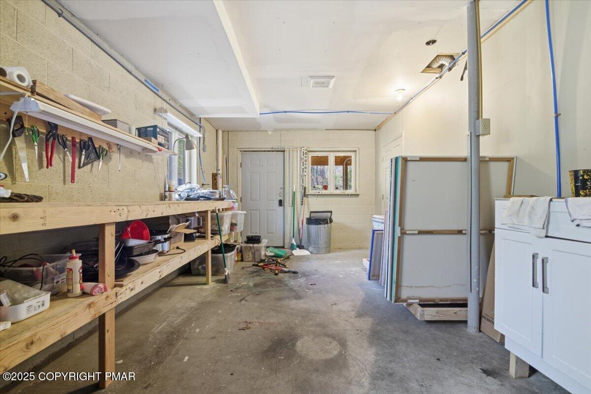 Stroudsburg, Pennsylvania, 18360, United States, 6 Bedrooms Bedrooms, ,6 BathroomsBathrooms,Residential,Active,1988438