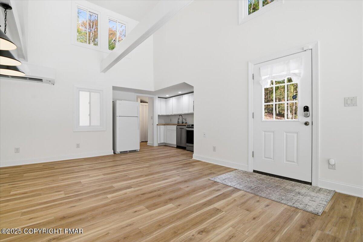 Stroudsburg, Pennsylvania, 18360, United States, 6 Bedrooms Bedrooms, ,6 BathroomsBathrooms,Residential,Active,1988438