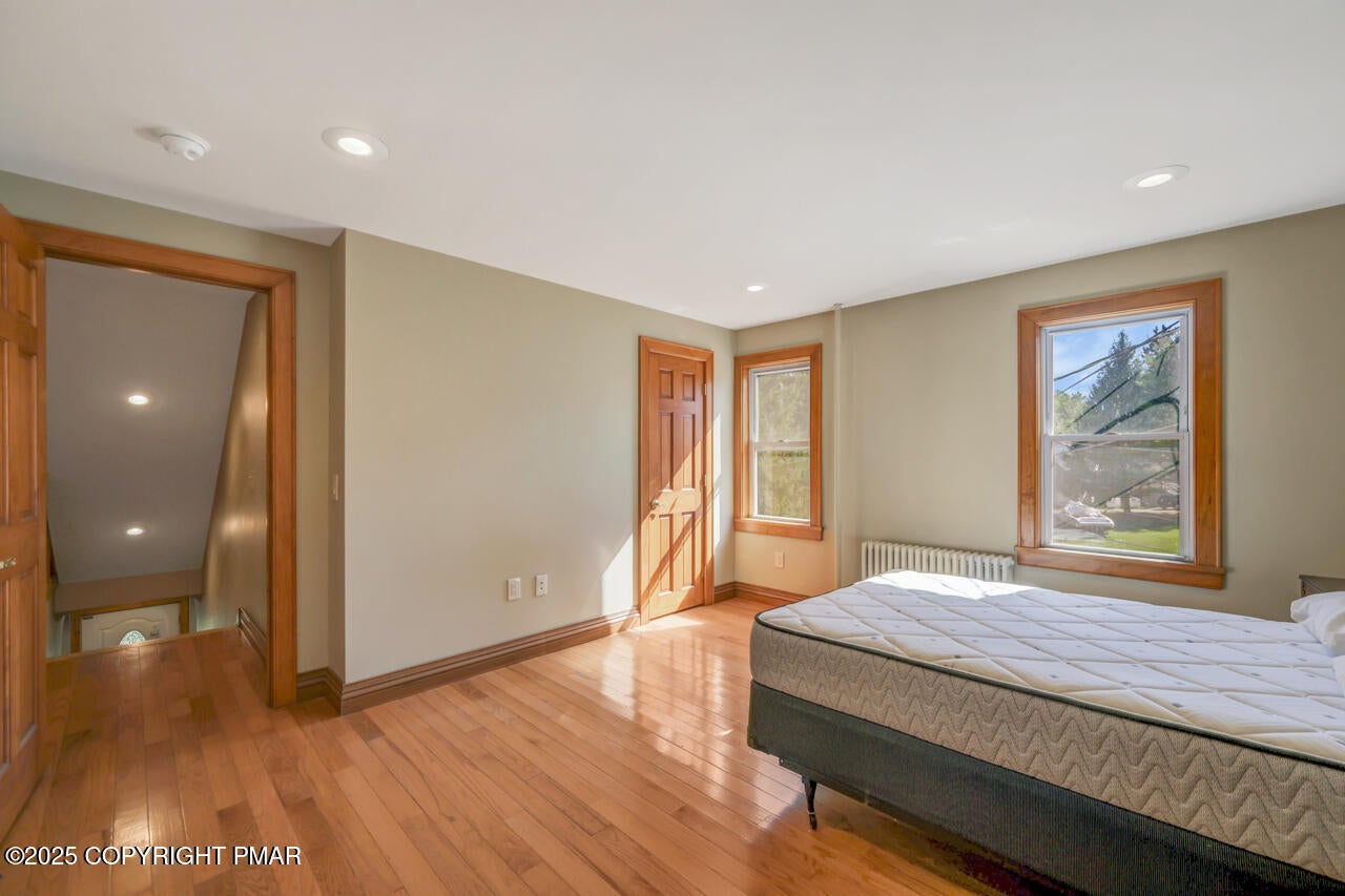 Greentown, Pennsylvania, 18426, United States, 11 Bedrooms Bedrooms, ,10 BathroomsBathrooms,Residential,Active,1963277