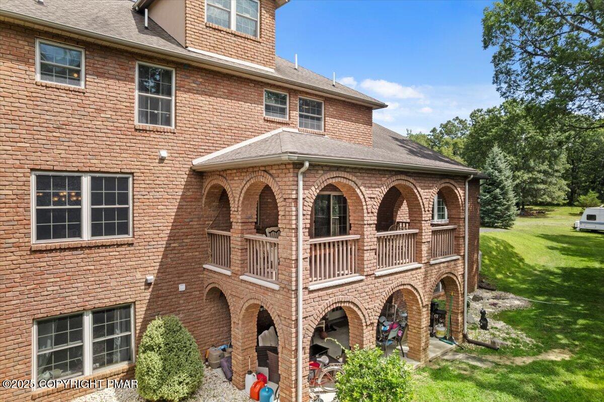 East Stroudsburg, Pennsylvania, 18302, United States, 7 Bedrooms Bedrooms, ,7 BathroomsBathrooms,Residential,Active,1905116