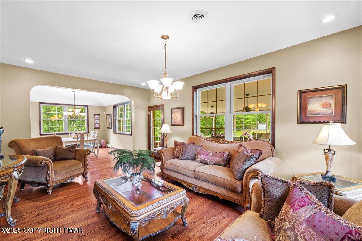 East Stroudsburg, Pennsylvania, 18302, United States, 7 Bedrooms Bedrooms, ,7 BathroomsBathrooms,Residential,Active,1905116