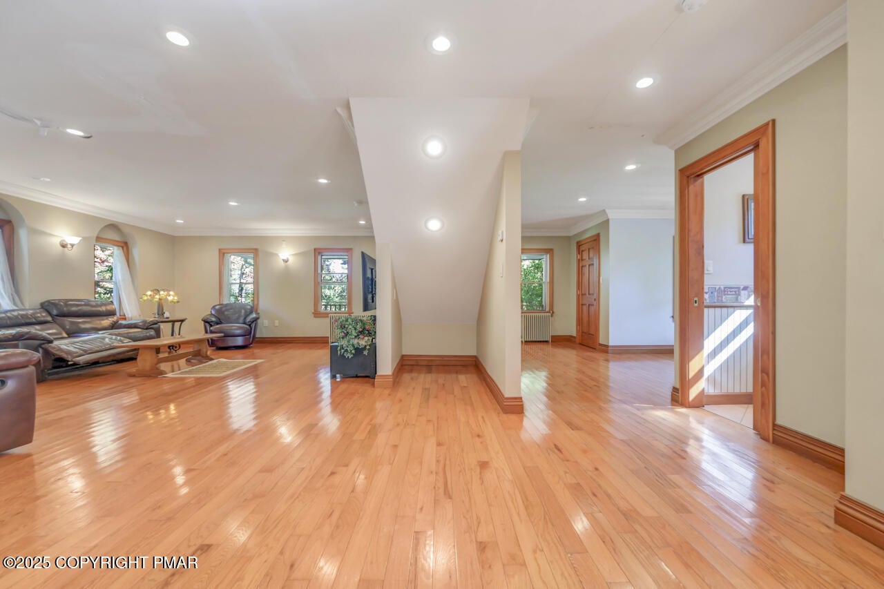 Greentown, Pennsylvania, 18426, United States, 11 Bedrooms Bedrooms, ,10 BathroomsBathrooms,Residential,Active,1963277