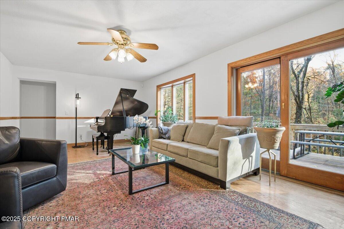 Stroudsburg, Pennsylvania, 18360, United States, 6 Bedrooms Bedrooms, ,6 BathroomsBathrooms,Residential,Active,1988438