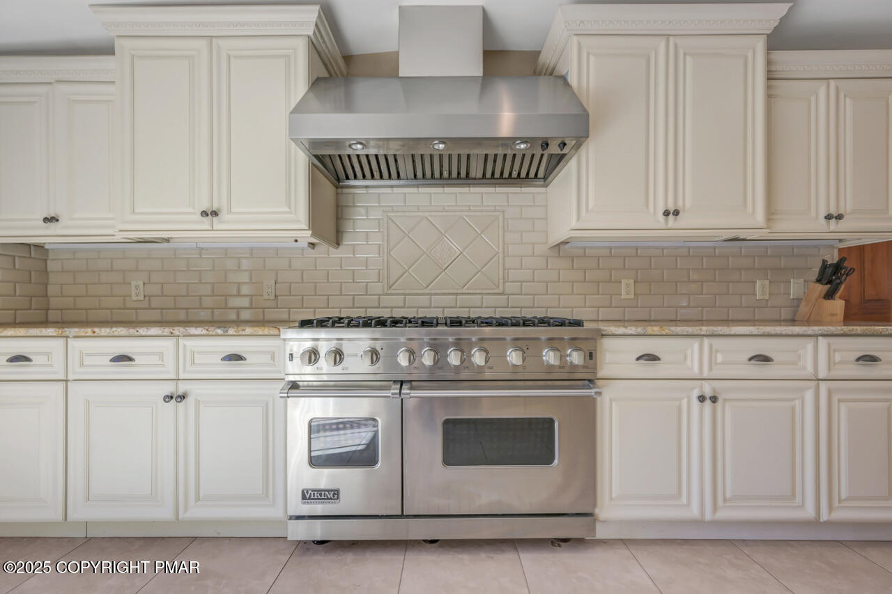 Greentown, Pennsylvania, 18426, United States, 11 Bedrooms Bedrooms, ,10 BathroomsBathrooms,Residential,Active,1963277