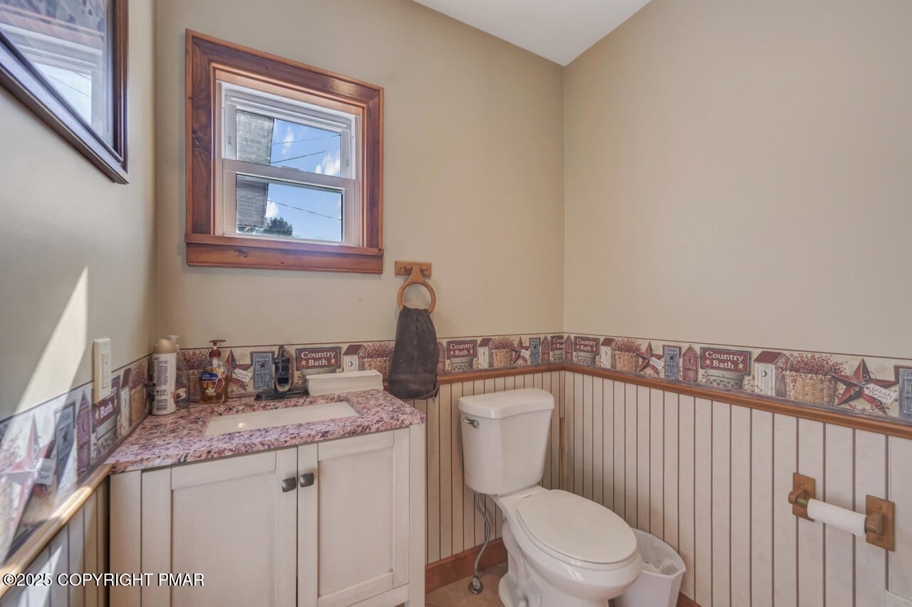 Greentown, Pennsylvania, 18426, United States, 11 Bedrooms Bedrooms, ,10 BathroomsBathrooms,Residential,Active,1963277