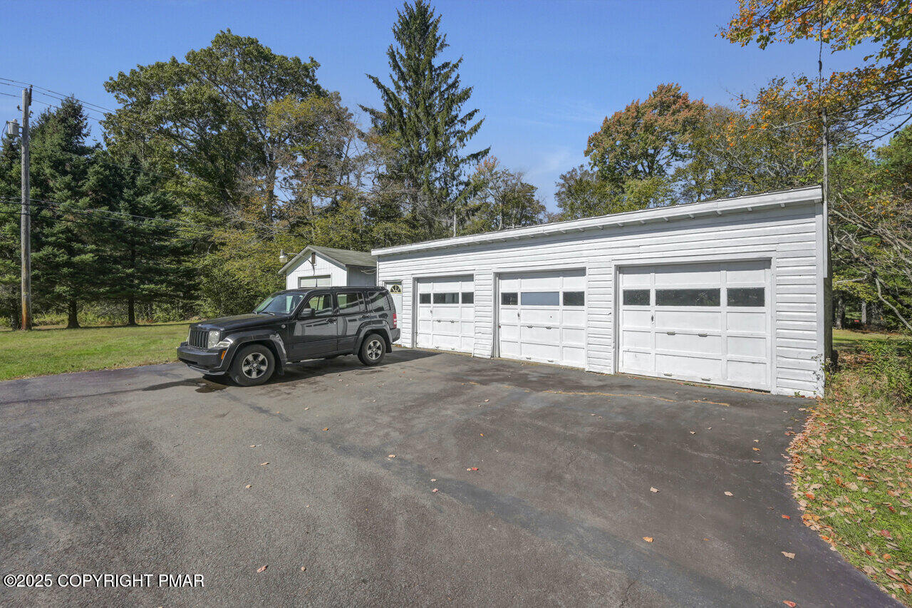 Greentown, Pennsylvania, 18426, United States, 11 Bedrooms Bedrooms, ,10 BathroomsBathrooms,Residential,Active,1963277