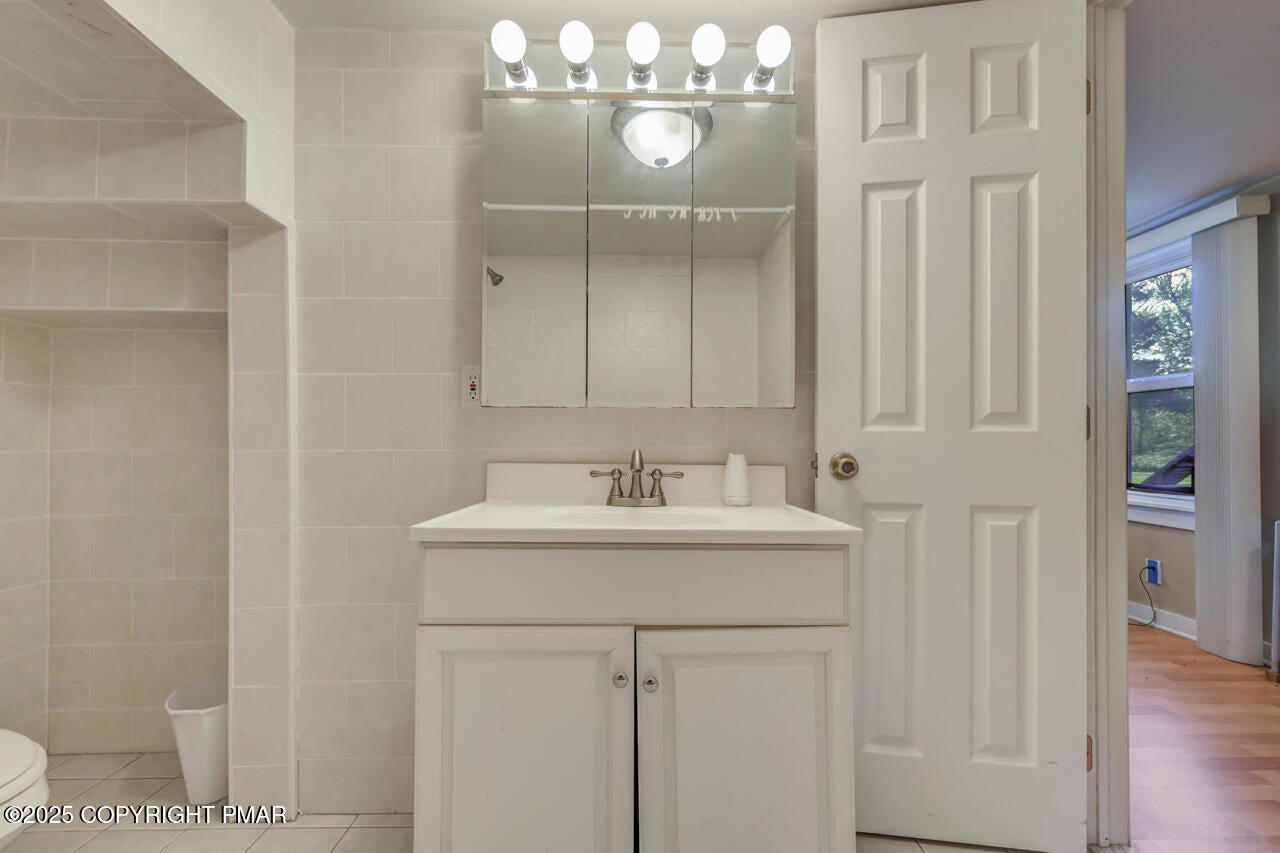 Greentown, Pennsylvania, 18426, United States, 11 Bedrooms Bedrooms, ,10 BathroomsBathrooms,Residential,Active,1963277