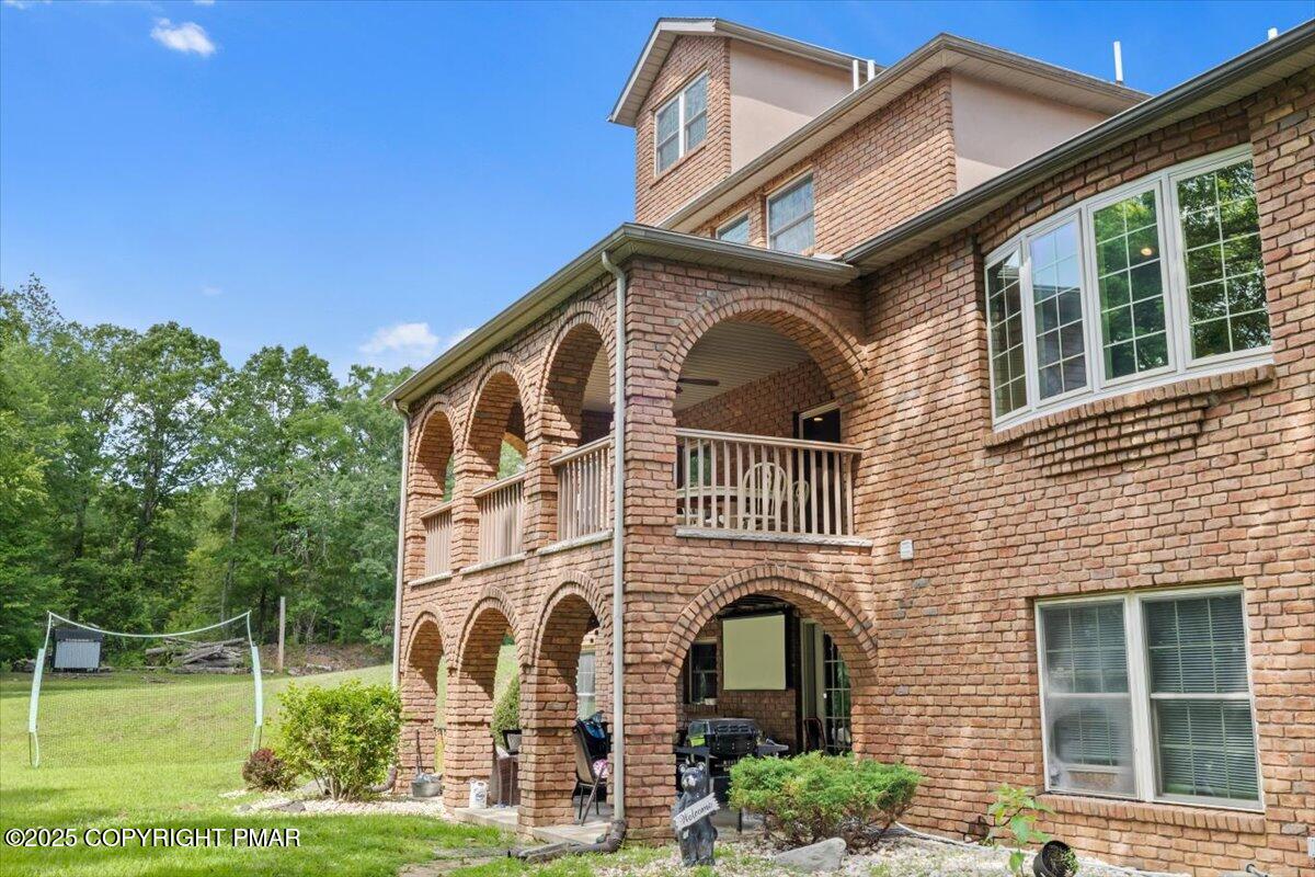 East Stroudsburg, Pennsylvania, 18302, United States, 7 Bedrooms Bedrooms, ,7 BathroomsBathrooms,Residential,Active,1905116