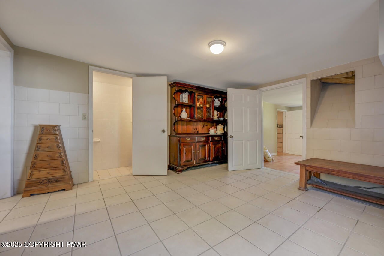 Greentown, Pennsylvania, 18426, United States, 11 Bedrooms Bedrooms, ,10 BathroomsBathrooms,Residential,Active,1963277