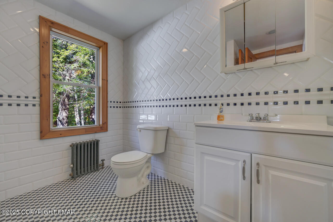 Greentown, Pennsylvania, 18426, United States, 11 Bedrooms Bedrooms, ,10 BathroomsBathrooms,Residential,Active,1963277