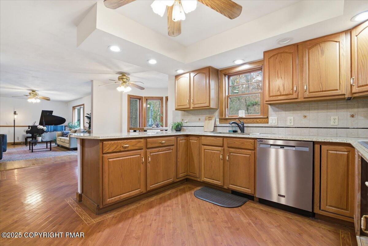 Stroudsburg, Pennsylvania, 18360, United States, 6 Bedrooms Bedrooms, ,6 BathroomsBathrooms,Residential,Active,1988438