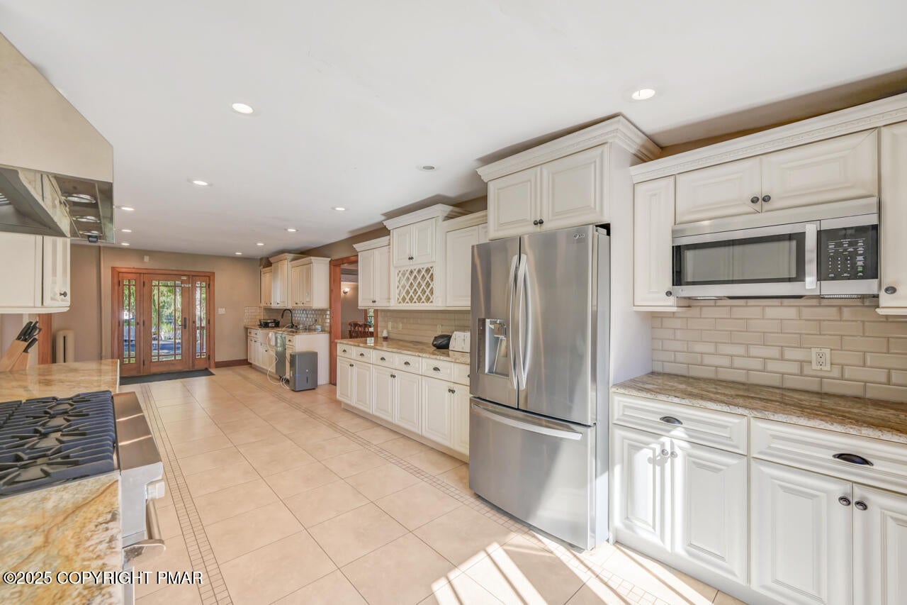 Greentown, Pennsylvania, 18426, United States, 11 Bedrooms Bedrooms, ,10 BathroomsBathrooms,Residential,Active,1963277