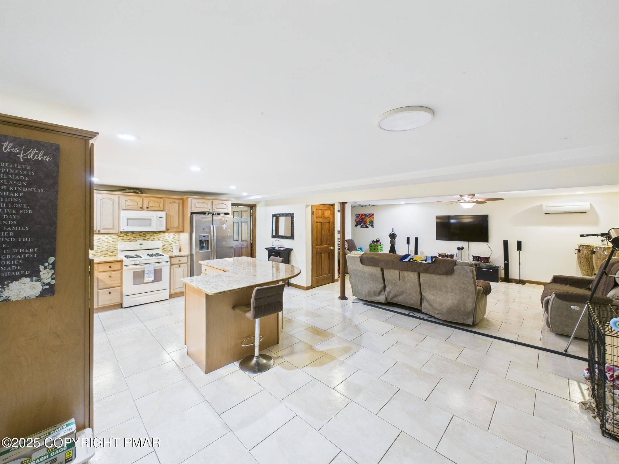 East Stroudsburg, Pennsylvania, 18302, United States, 7 Bedrooms Bedrooms, ,7 BathroomsBathrooms,Residential,Active,1905116