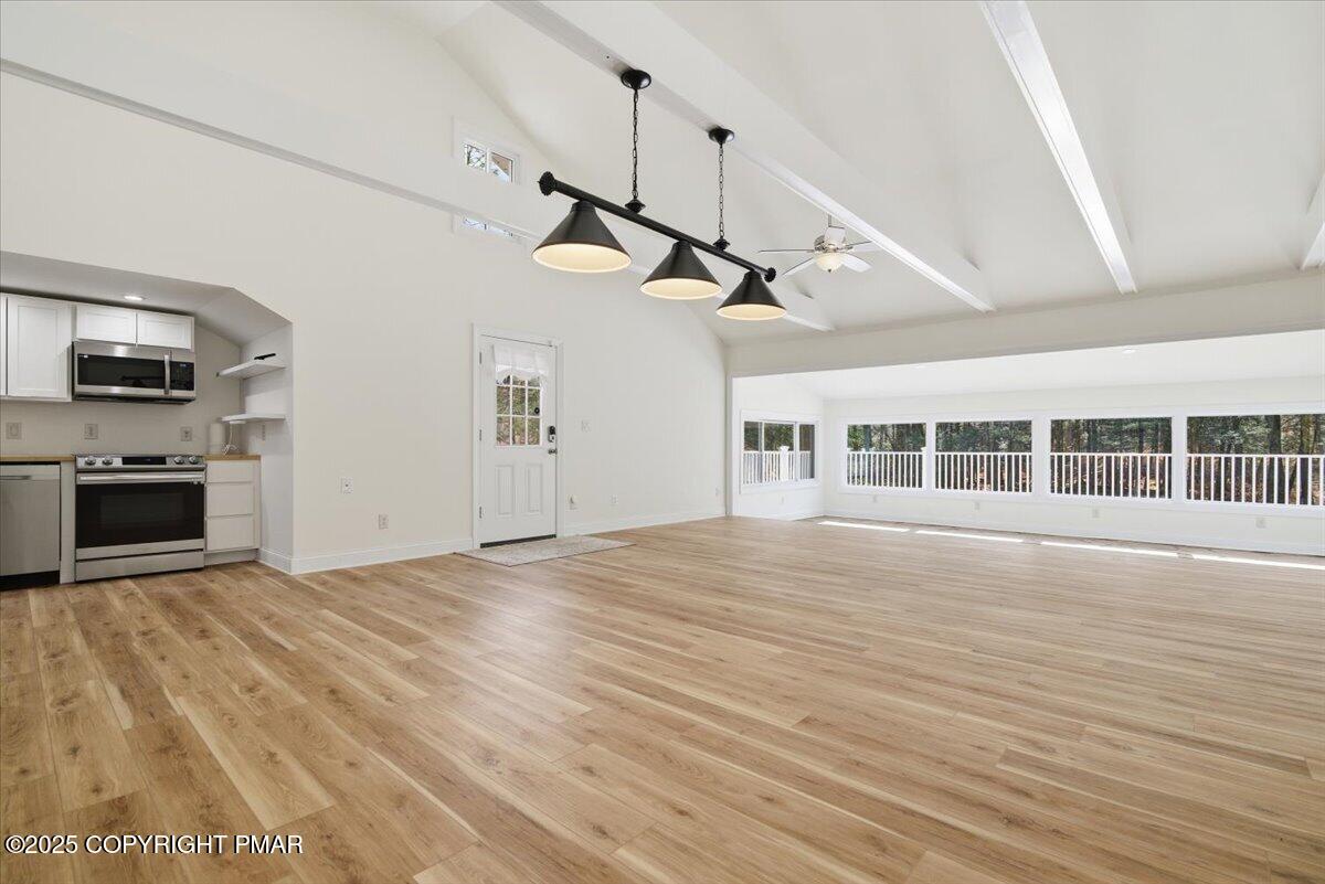 Stroudsburg, Pennsylvania, 18360, United States, 6 Bedrooms Bedrooms, ,6 BathroomsBathrooms,Residential,Active,1988438