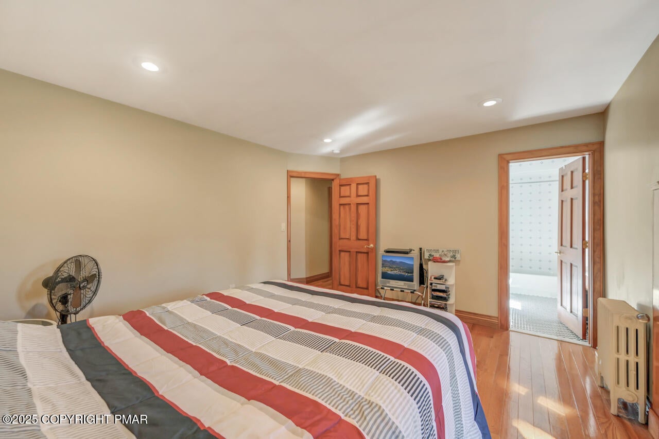 Greentown, Pennsylvania, 18426, United States, 11 Bedrooms Bedrooms, ,10 BathroomsBathrooms,Residential,Active,1963277