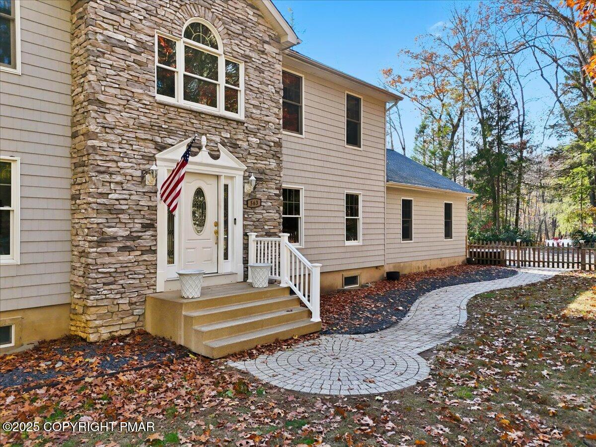 Stroudsburg, Pennsylvania, 18360, United States, 6 Bedrooms Bedrooms, ,6 BathroomsBathrooms,Residential,Active,1988438