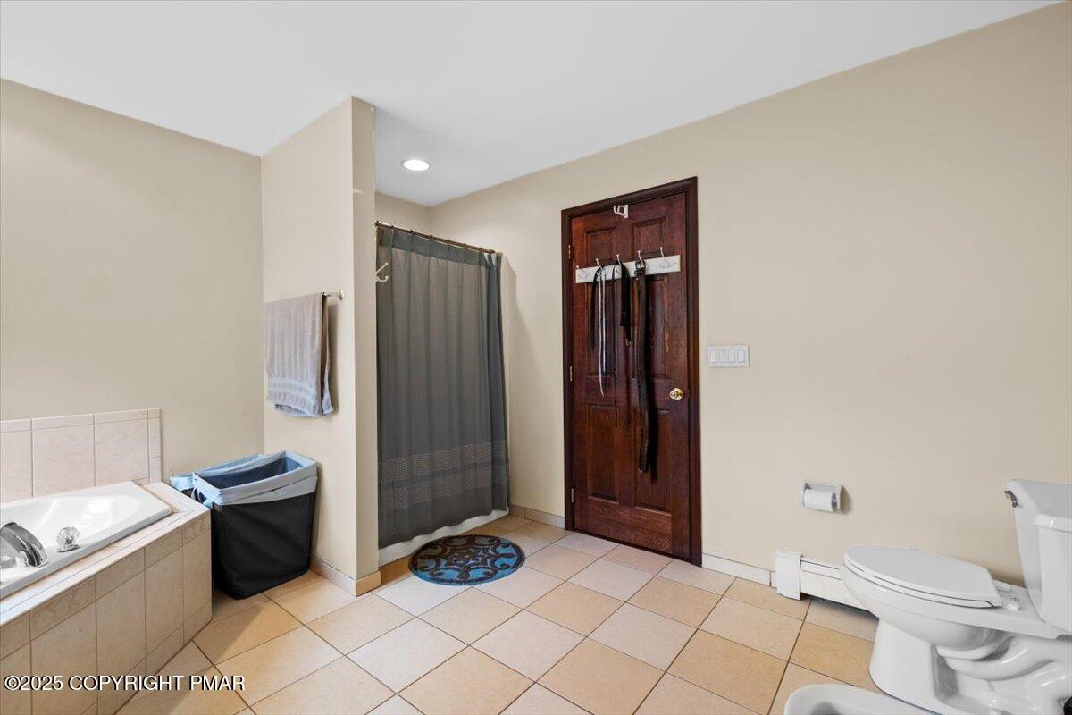 East Stroudsburg, Pennsylvania, 18302, United States, 7 Bedrooms Bedrooms, ,7 BathroomsBathrooms,Residential,Active,1905116