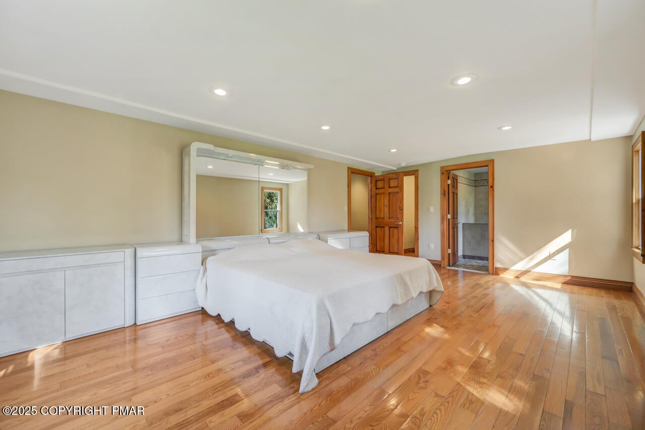 Greentown, Pennsylvania, 18426, United States, 11 Bedrooms Bedrooms, ,10 BathroomsBathrooms,Residential,Active,1963277