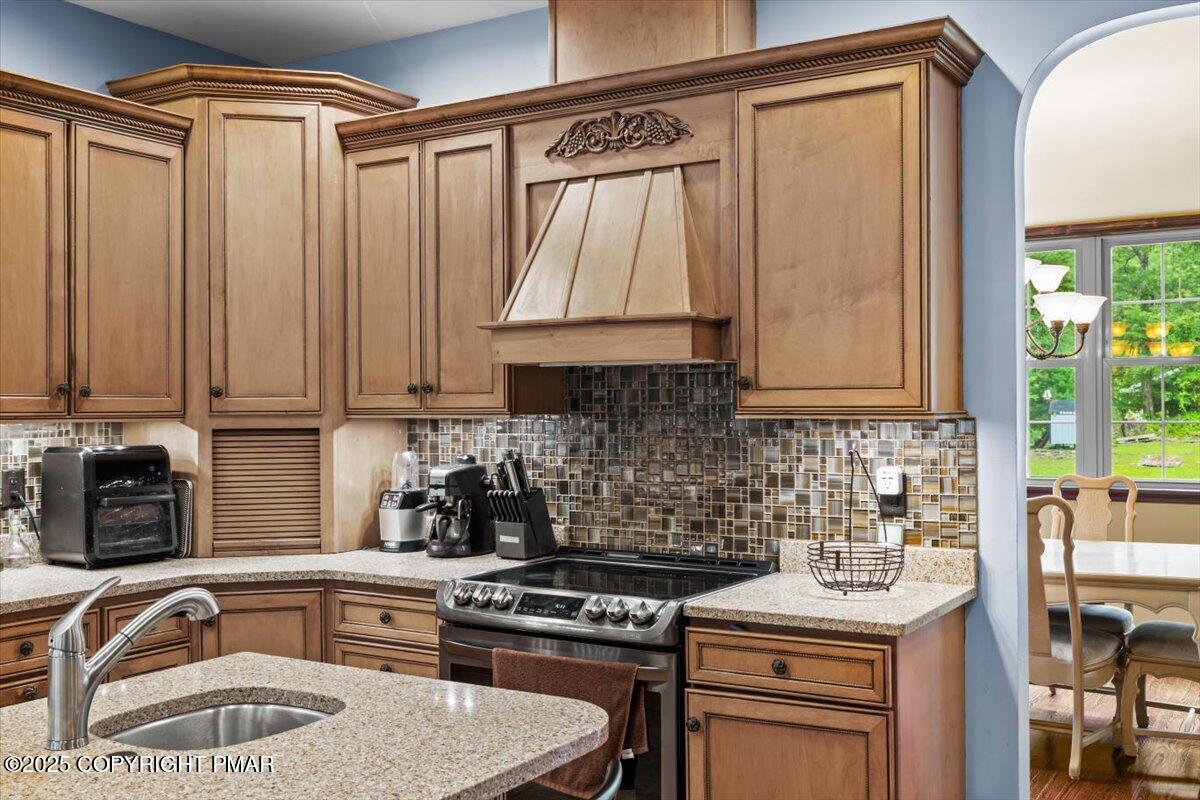 East Stroudsburg, Pennsylvania, 18302, United States, 7 Bedrooms Bedrooms, ,7 BathroomsBathrooms,Residential,Active,1905116