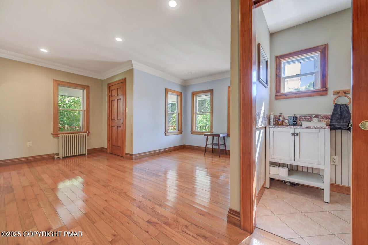 Greentown, Pennsylvania, 18426, United States, 11 Bedrooms Bedrooms, ,10 BathroomsBathrooms,Residential,Active,1963277