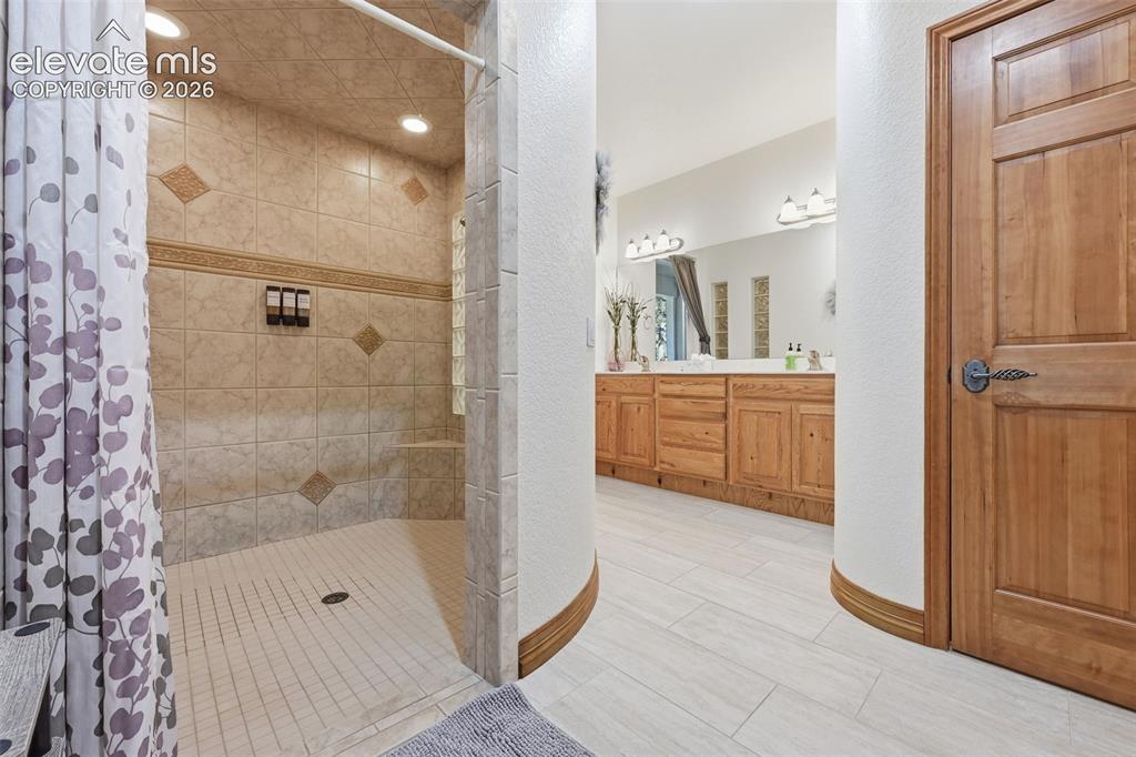 Colorado Springs, Colorado, 80908, United States, 6 Bedrooms Bedrooms, ,5 BathroomsBathrooms,Residential,Active,2045782