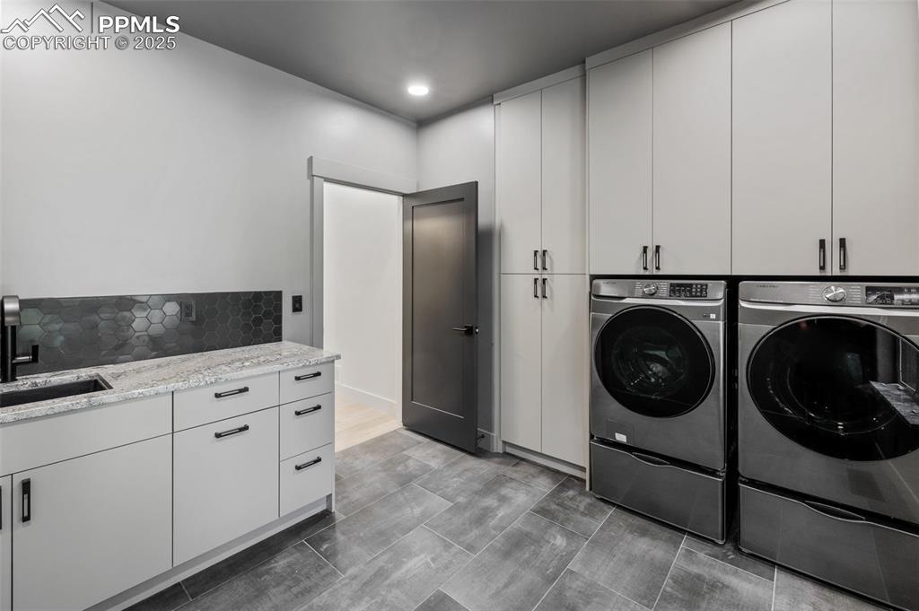 Colorado Springs, Colorado, 80908, United States, 4 Bedrooms Bedrooms, ,5 BathroomsBathrooms,Residential,Active,1992290