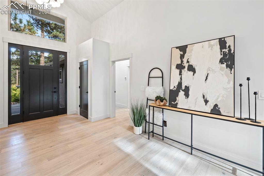 Colorado Springs, Colorado, 80908, United States, 4 Bedrooms Bedrooms, ,5 BathroomsBathrooms,Residential,Active,1992290