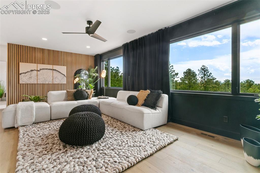 Monument, Colorado, 80132, United States, 6 Bedrooms Bedrooms, ,8 BathroomsBathrooms,Residential,Active,1992256