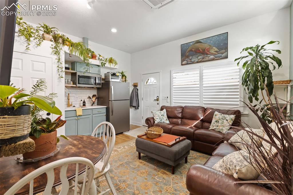 Colorado Springs, Colorado, 80903, United States, 2 Bedrooms Bedrooms, ,2 BathroomsBathrooms,Residential,Active,2045029