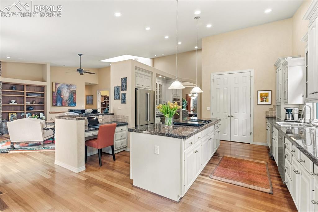 Colorado Springs, Colorado, 80906, United States, 4 Bedrooms Bedrooms, ,3 BathroomsBathrooms,Residential,Active,2045402