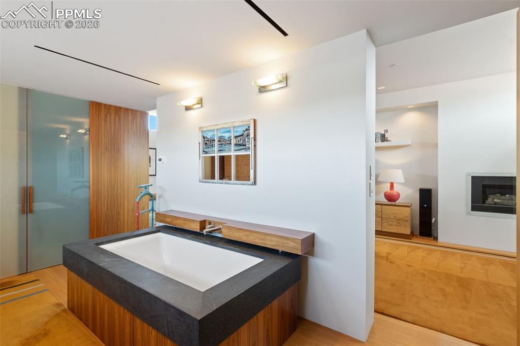 Colorado Springs, Colorado, 80903, United States, 3 Bedrooms Bedrooms, ,3 BathroomsBathrooms,Residential,Active,2010586