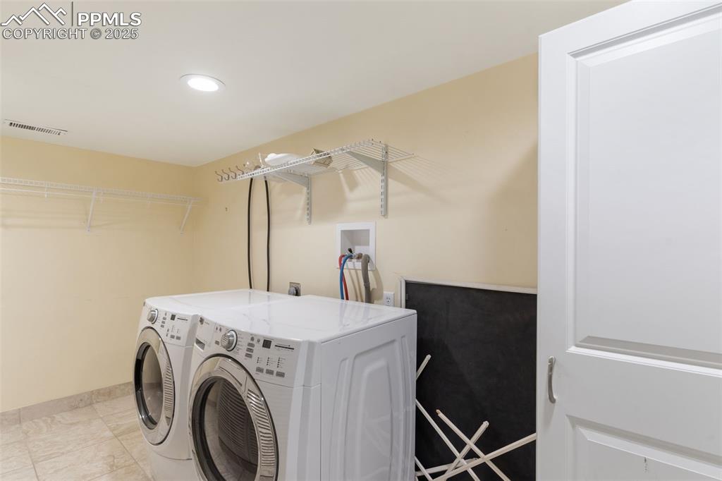 Colorado Springs, Colorado, 80906, United States, 5 Bedrooms Bedrooms, ,5 BathroomsBathrooms,Residential,Active,1998601