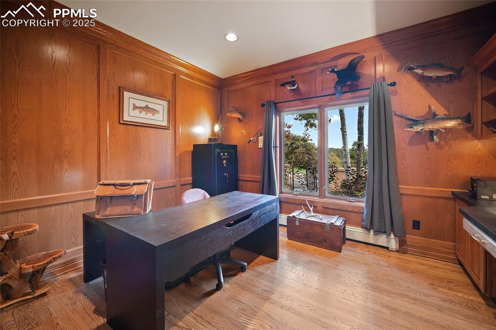 Colorado Springs, Colorado, 80908, United States, 5 Bedrooms Bedrooms, ,5 BathroomsBathrooms,Residential,Active,1954015