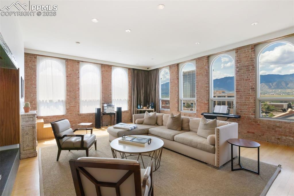 Colorado Springs, Colorado, 80903, United States, 3 Bedrooms Bedrooms, ,3 BathroomsBathrooms,Residential,Active,2010586