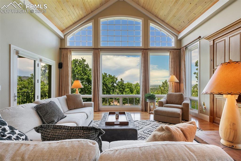 Colorado Springs, Colorado, 80906, United States, 6 Bedrooms Bedrooms, ,6 BathroomsBathrooms,Residential,Active,1880191