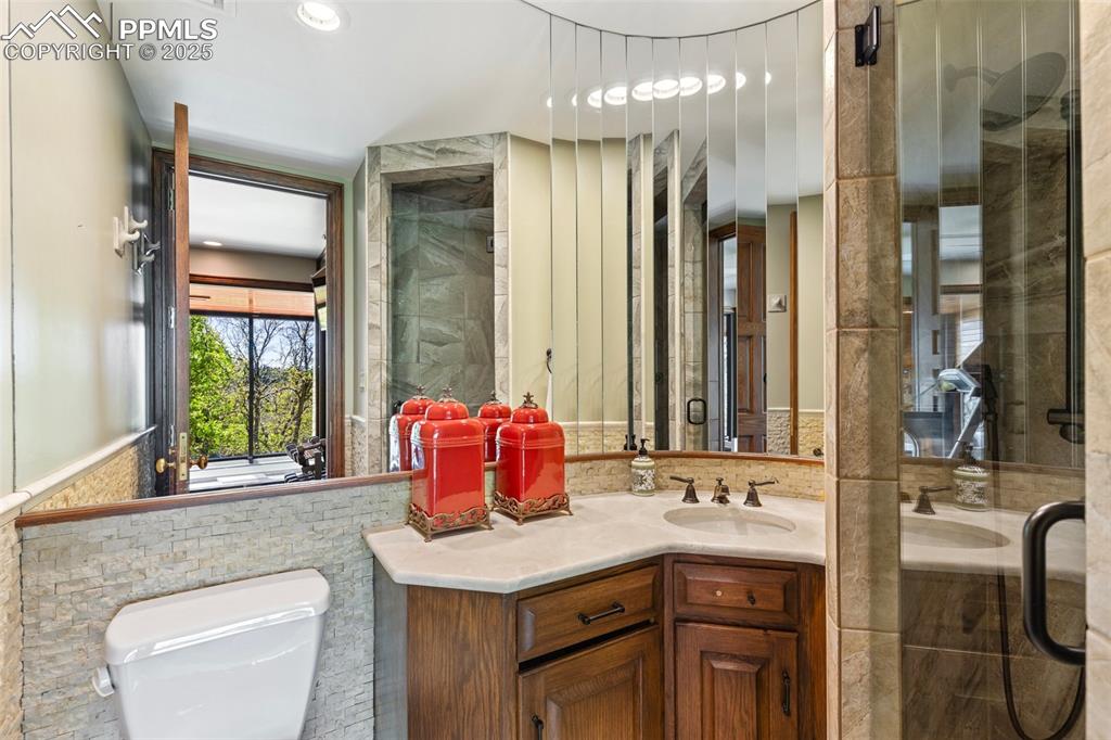 Colorado Springs, Colorado, 80906, United States, ,6 BathroomsBathrooms,Residential,Active,1823998
