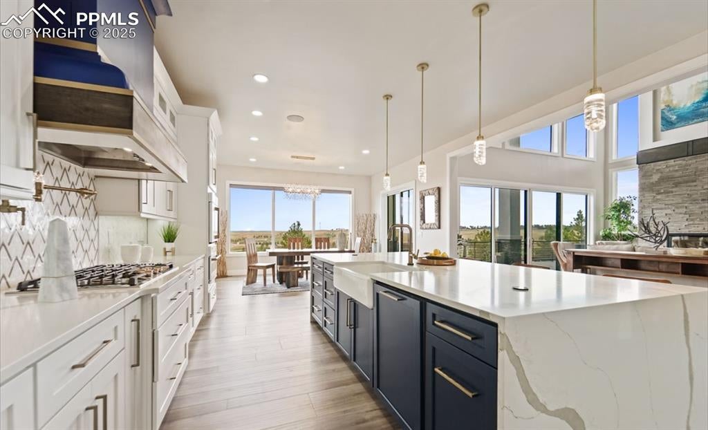 Colorado Springs, Colorado, 80908, United States, 5 Bedrooms Bedrooms, ,6 BathroomsBathrooms,Residential,Active,1936163